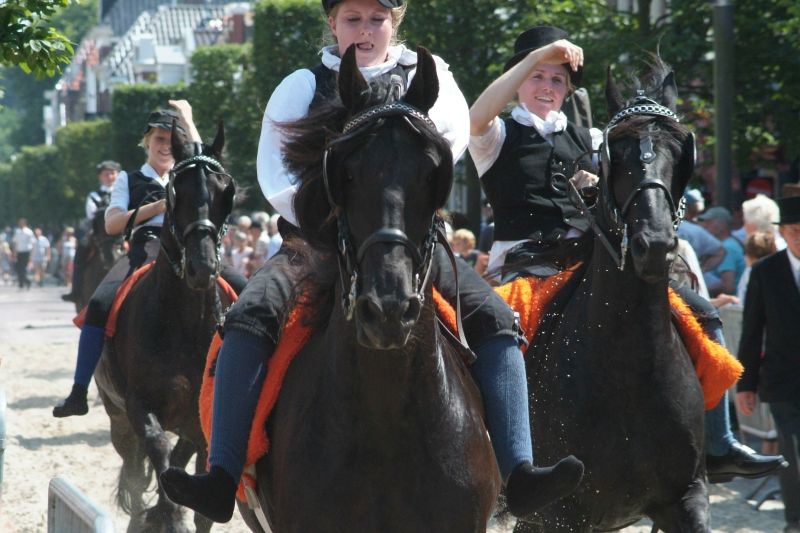 Hurddraverij in de sfeervolle Midstraat
